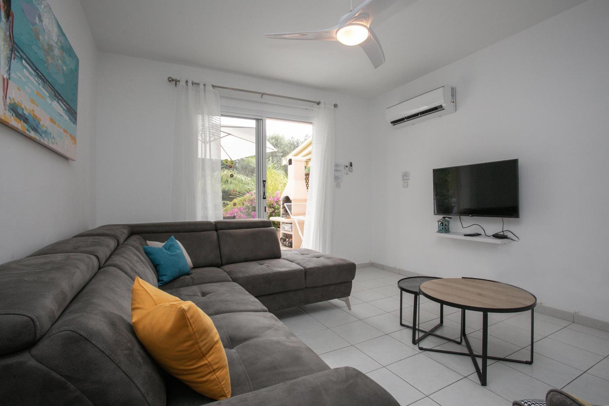 Casa Del Sol Townhouse In Iris Village Paphos Extérieur photo